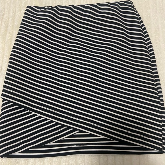 SO Brand Black and White Striped Skirt - Picture 1 of 3